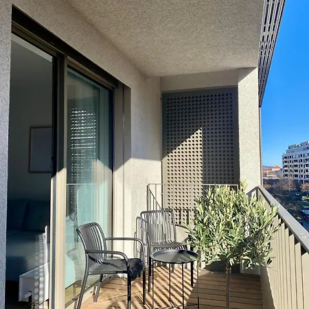 Cloud 9 Pri Myte Elegance - Brand New With Free Parking 布拉迪斯拉发