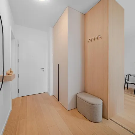 Cloud 9 Pri Myte Elegance - Brand New With Free Parking Appartamento *